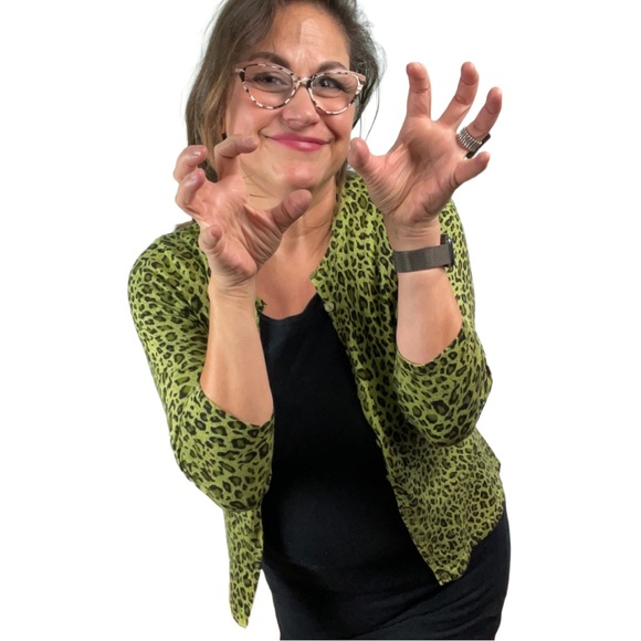 White Stag Sweaters - GREEN LEOPARD CARDIGAN White stag green leopard cardigan Size small stretch